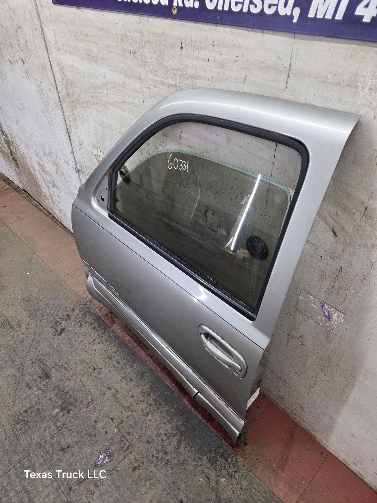 1999-2006 Chevrolet Silverado / GMC Sierra 1500 2500 3500 HD Front Driver Side Door LH
