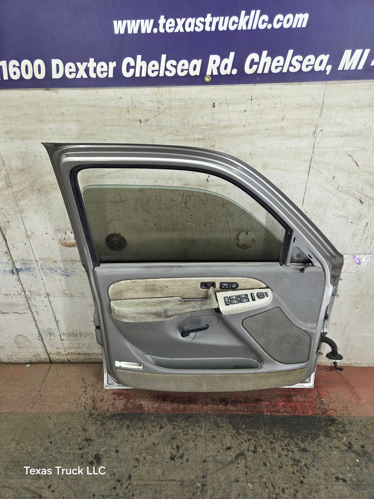 1999-2006 Chevrolet Silverado / GMC Sierra 1500 2500 3500 HD Front Driver Side Door LH