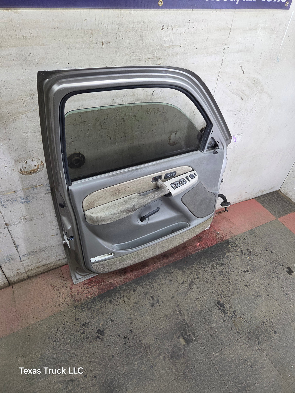 1999-2006 Chevrolet Silverado / GMC Sierra 1500 2500 3500 HD Front Driver Side Door LH