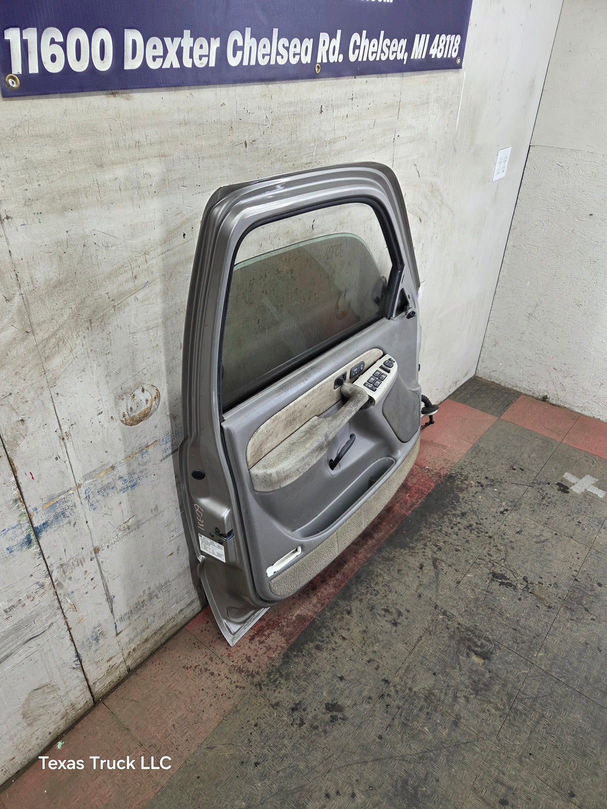 1999-2006 Chevrolet Silverado / GMC Sierra 1500 2500 3500 HD Front Driver Side Door LH