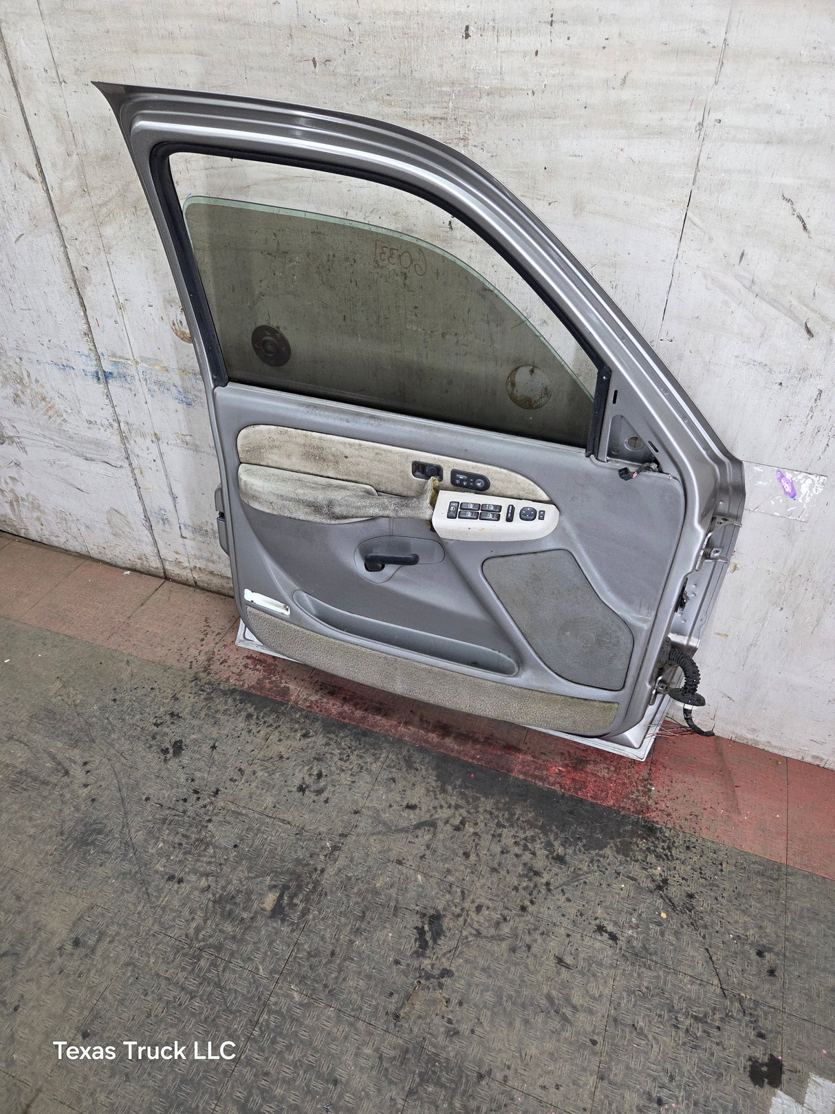 1999-2006 Chevrolet Silverado / GMC Sierra 1500 2500 3500 HD Front Driver Side Door LH