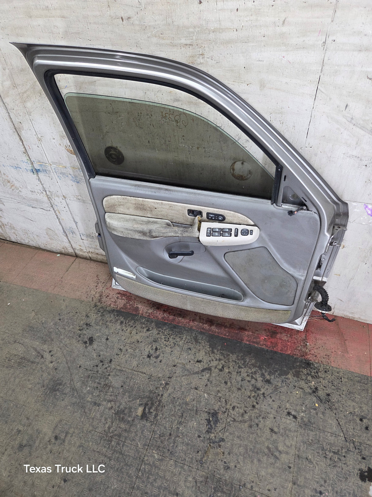 1999-2006 Chevrolet Silverado / GMC Sierra 1500 2500 3500 HD Front Driver Side Door LH