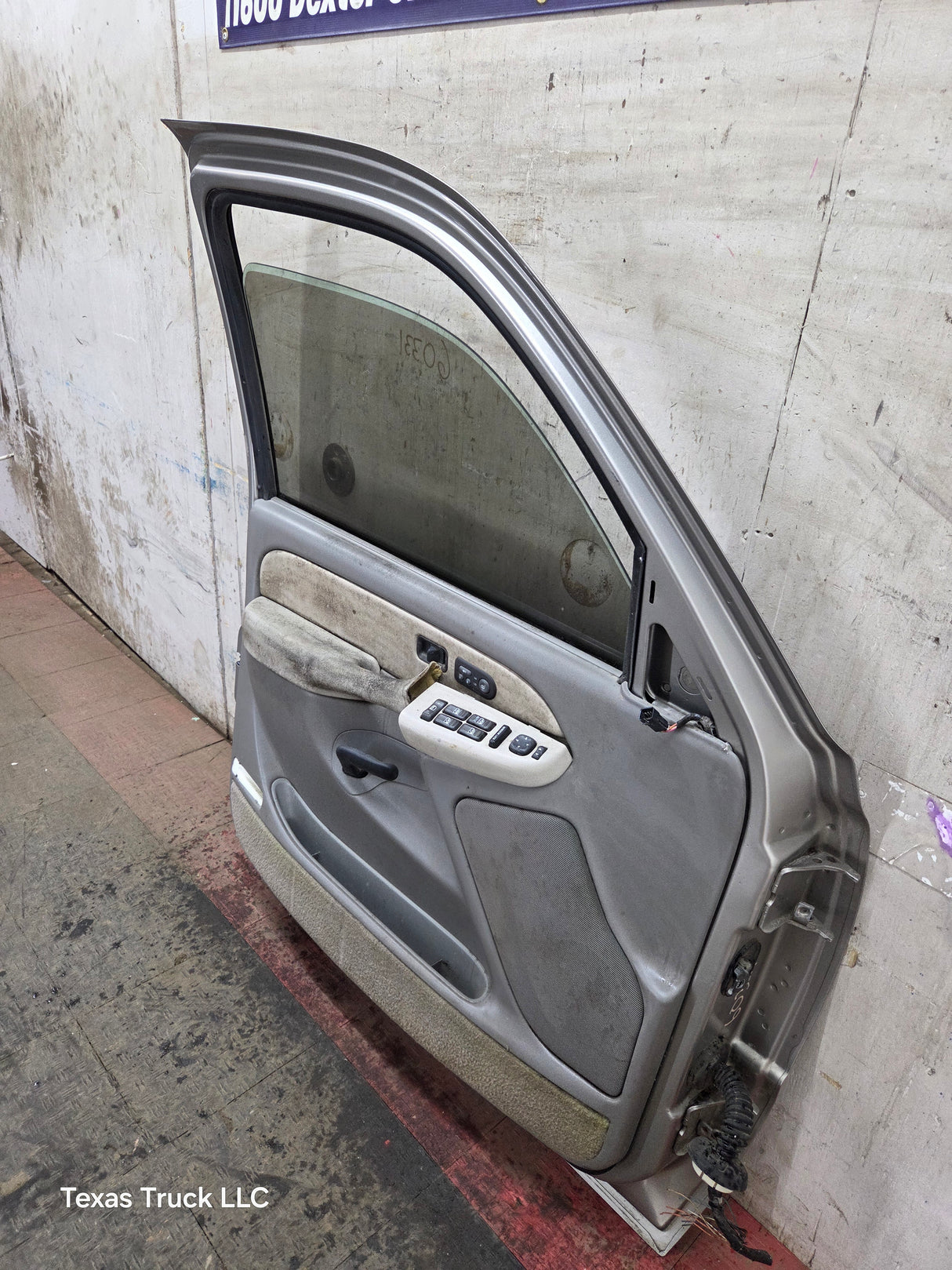 1999-2006 Chevrolet Silverado / GMC Sierra 1500 2500 3500 HD Front Driver Side Door LH