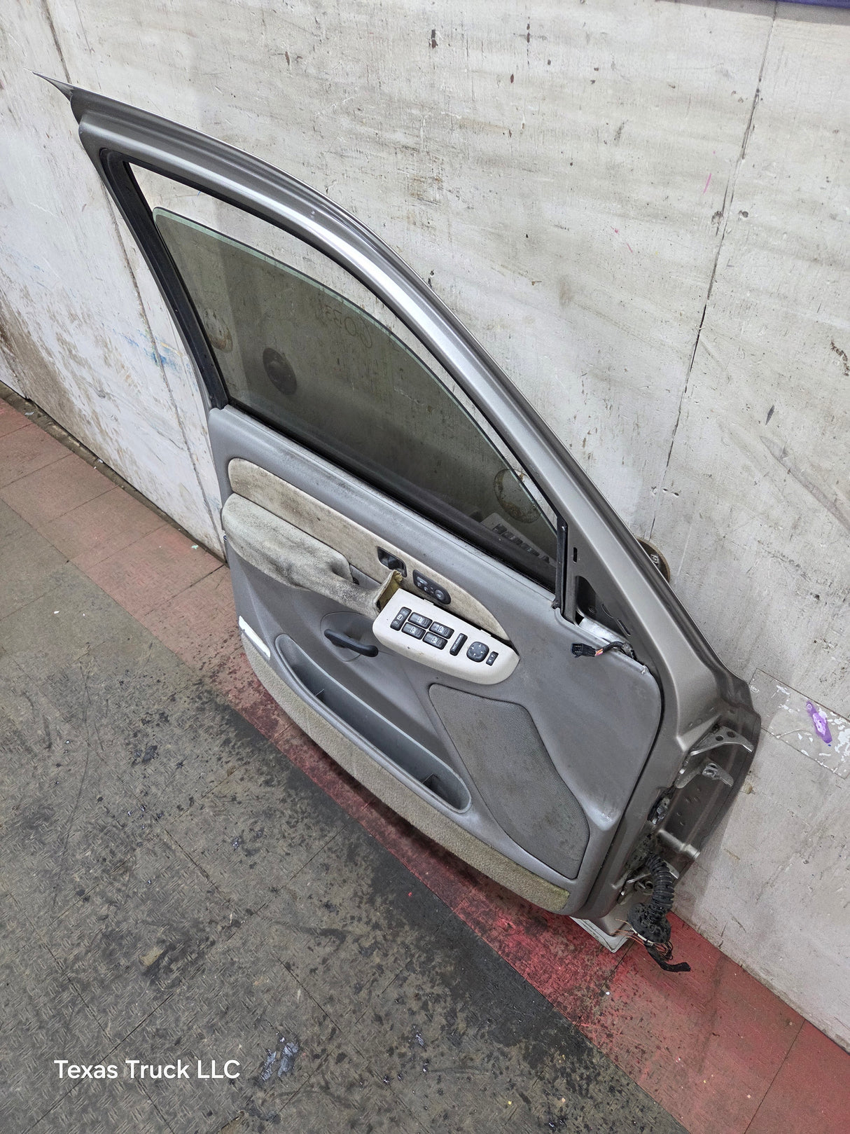 1999-2006 Chevrolet Silverado / GMC Sierra 1500 2500 3500 HD Front Driver Side Door LH