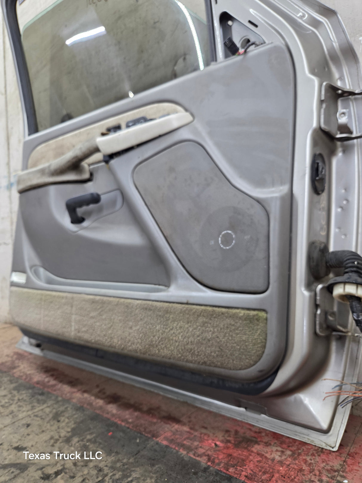 1999-2006 Chevrolet Silverado / GMC Sierra 1500 2500 3500 HD Front Driver Side Door LH