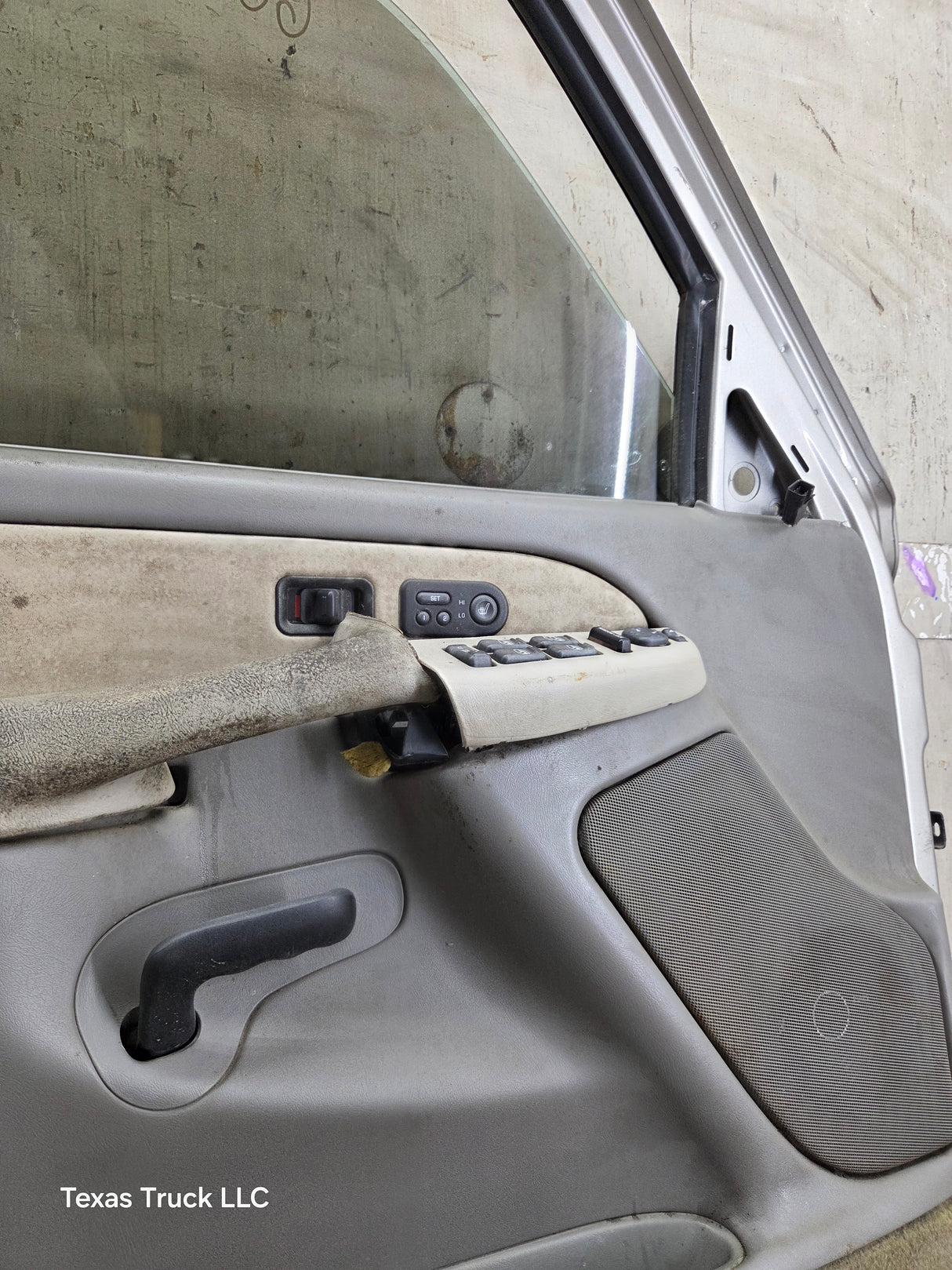 1999-2006 Chevrolet Silverado / GMC Sierra 1500 2500 3500 HD Front Driver Side Door LH