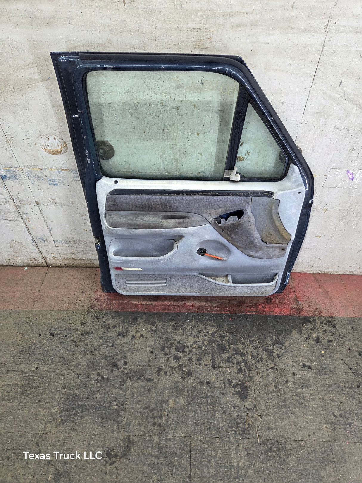 1987-1997 Ford F Series F250 F350 F450 F550 RH Passenger Side Front Door