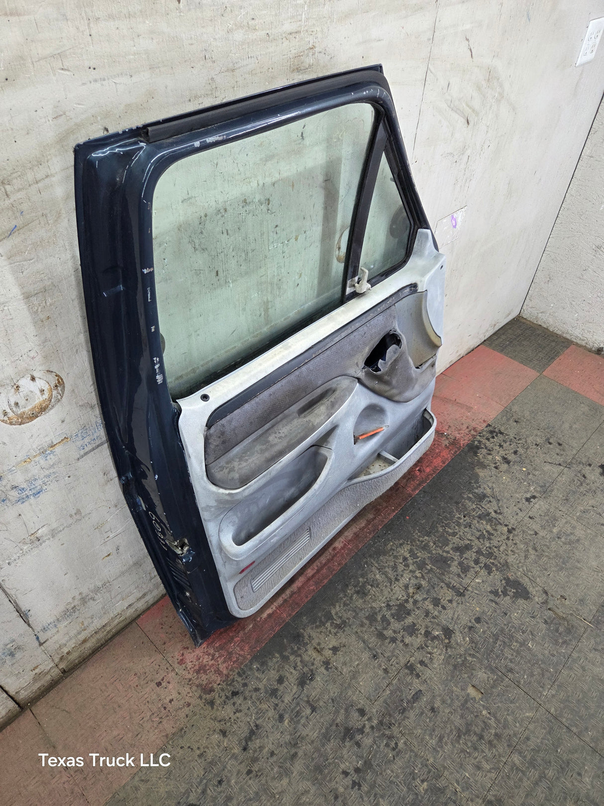 1987-1997 Ford F Series F250 F350 F450 F550 RH Passenger Side Front Door