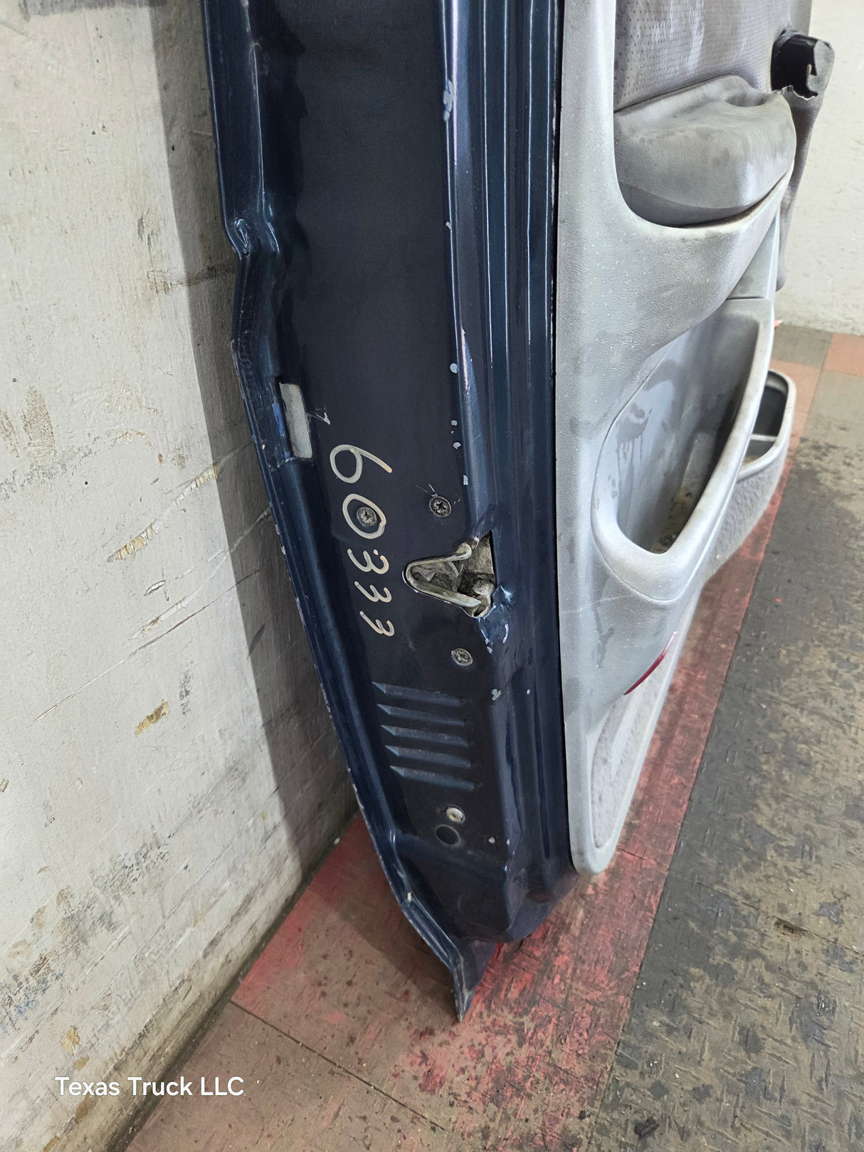 1987-1997 Ford F Series F250 F350 F450 F550 RH Passenger Side Front Door