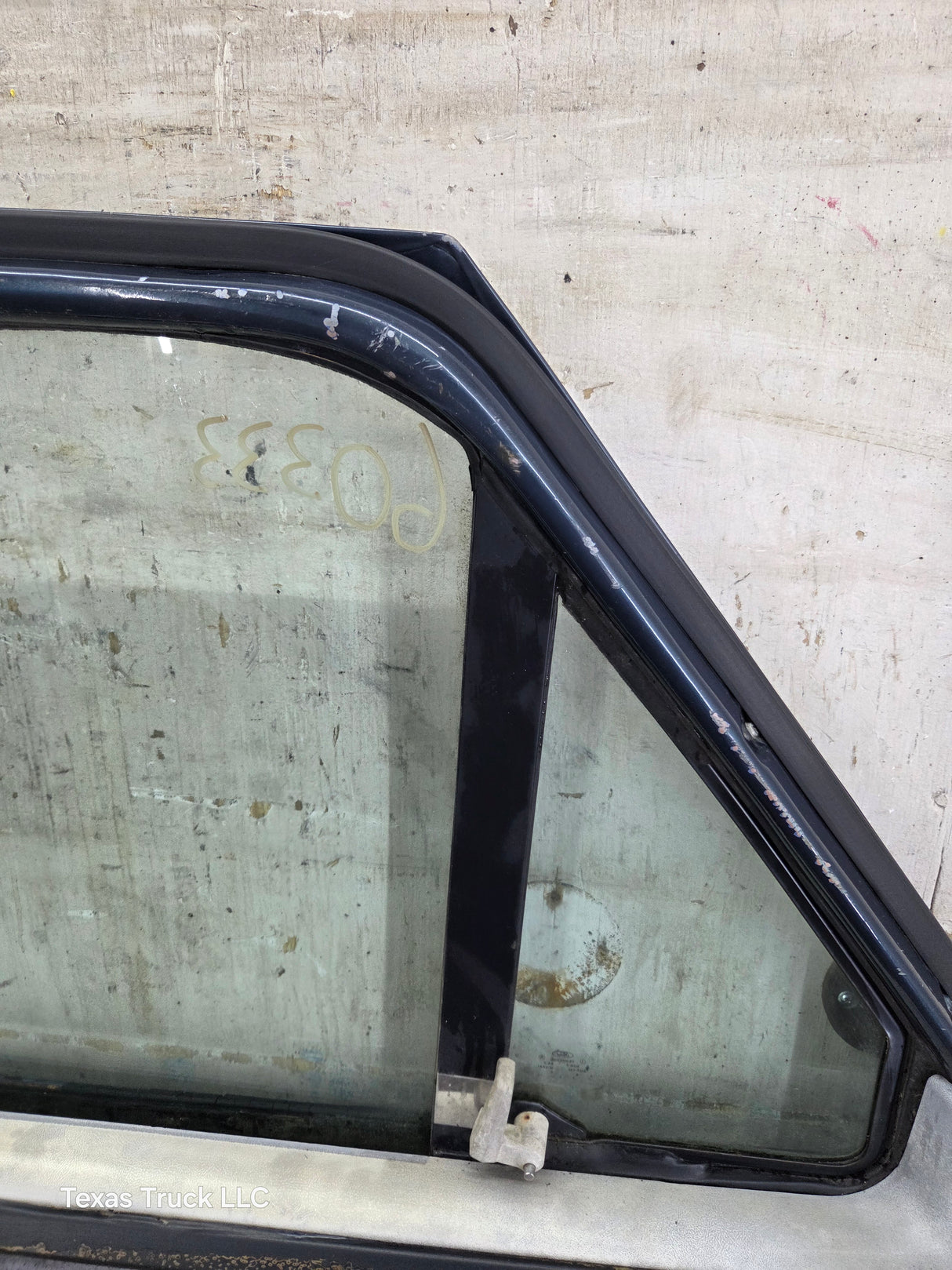 1987-1997 Ford F Series F250 F350 F450 F550 RH Passenger Side Front Door