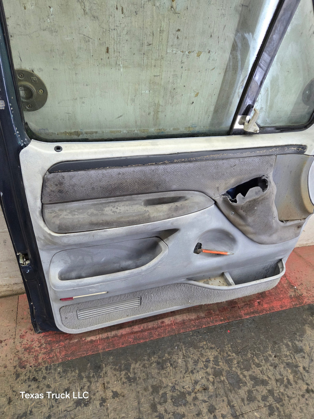 1987-1997 Ford F Series F250 F350 F450 F550 RH Passenger Side Front Door