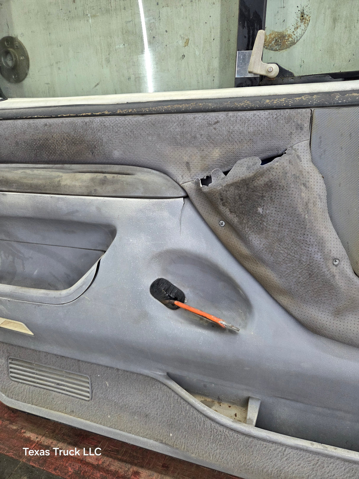 1987-1997 Ford F Series F250 F350 F450 F550 RH Passenger Side Front Door