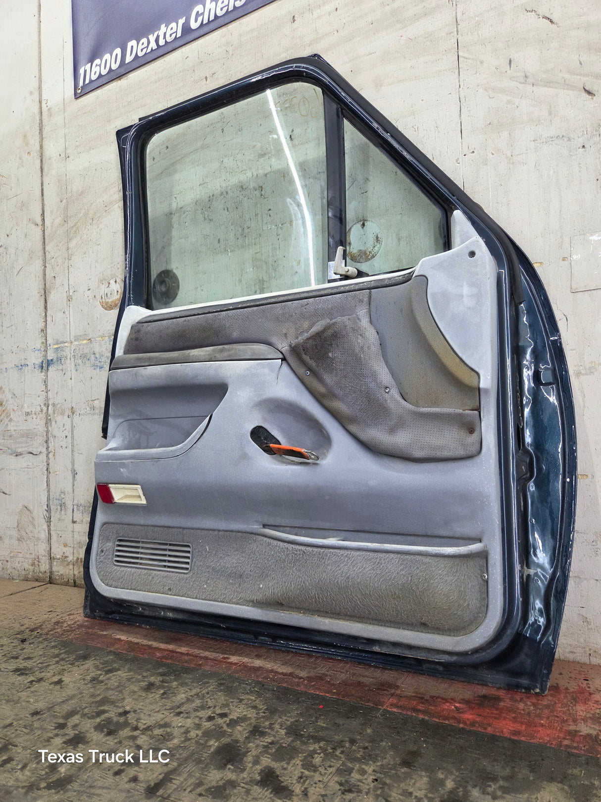 1987-1997 Ford F Series F250 F350 F450 F550 RH Passenger Side Front Door