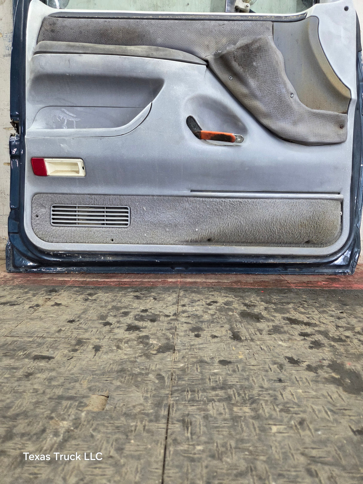 1987-1997 Ford F Series F250 F350 F450 F550 RH Passenger Side Front Door
