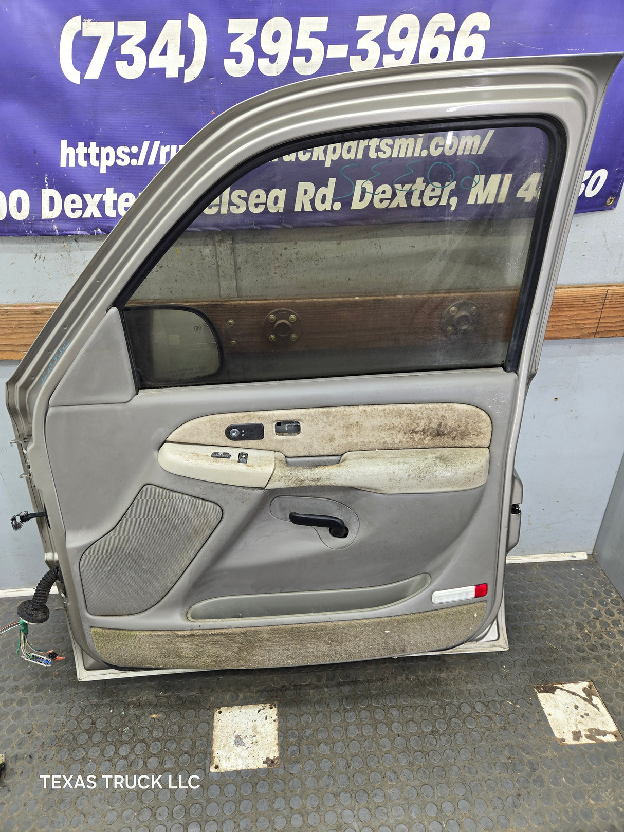 1999-2006 Chevrolet Silverado / GMC Sierra 1500 2500 3500 HD Front Passenger side Door RH