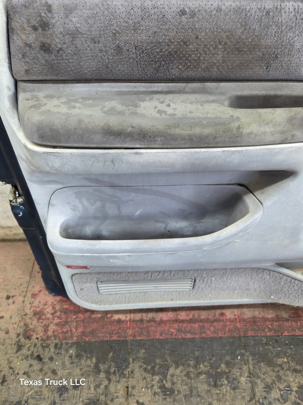 1987-1997 Ford F Series F250 F350 F450 F550 RH Passenger Side Front Door