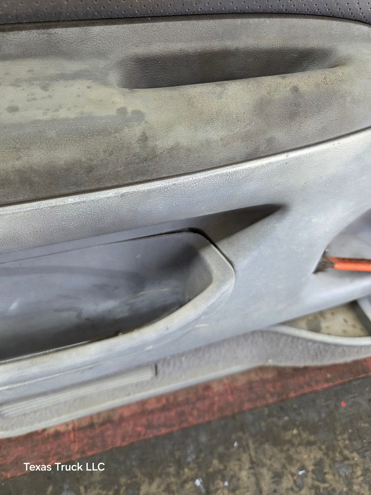 1987-1997 Ford F Series F250 F350 F450 F550 RH Passenger Side Front Door