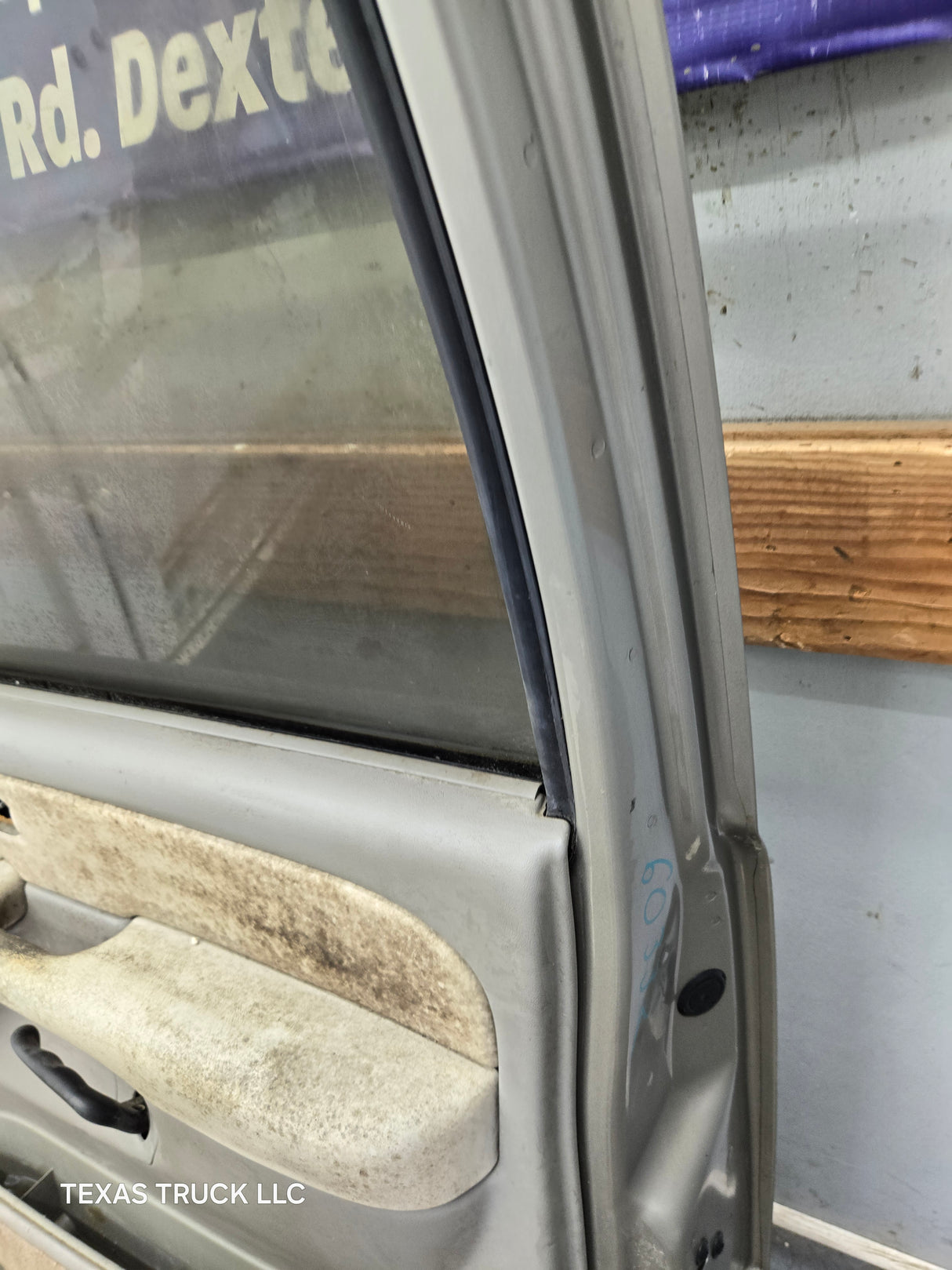 1999-2006 Chevrolet Silverado / GMC Sierra 1500 2500 3500 HD Front Passenger side Door RH