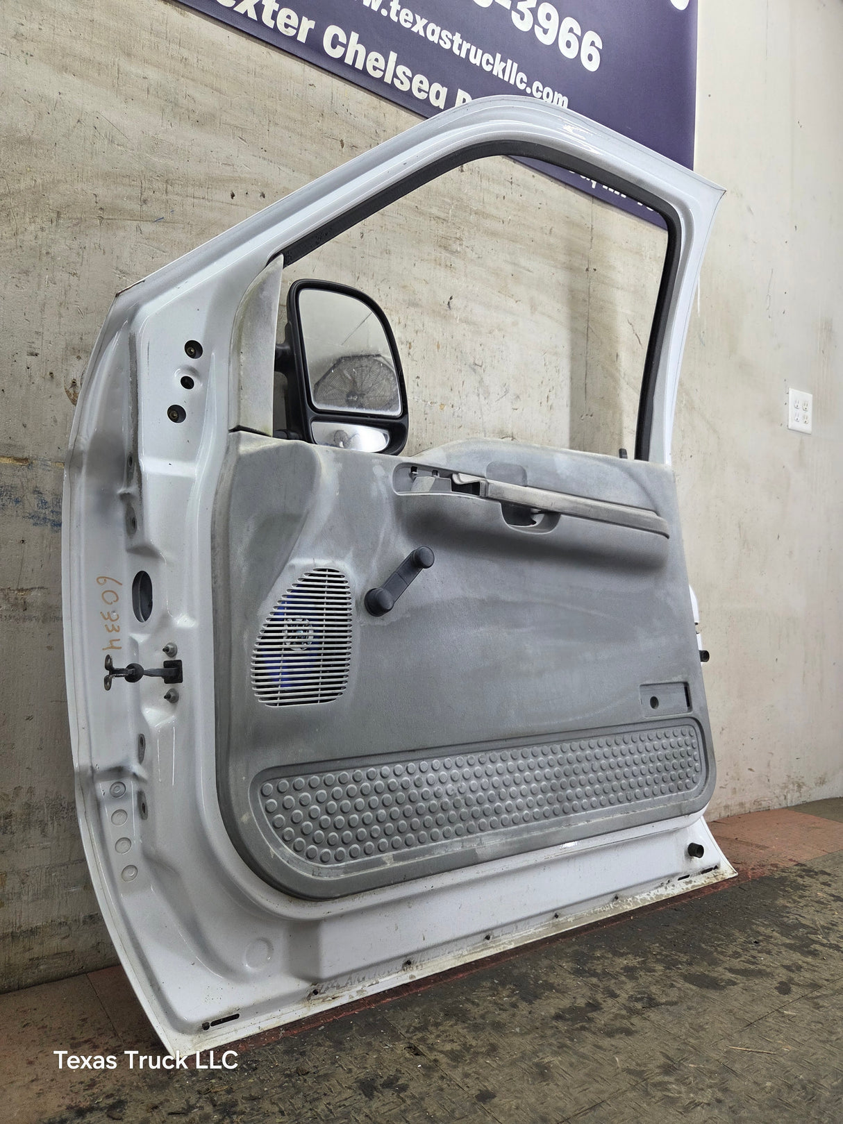 1999-2011 Ford Super Duty / Excursion Front Passenger RH Door F250 F350 F450 F550