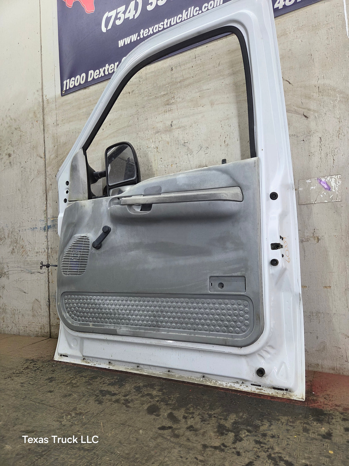 1999-2011 Ford Super Duty / Excursion Front Passenger RH Door F250 F350 F450 F550
