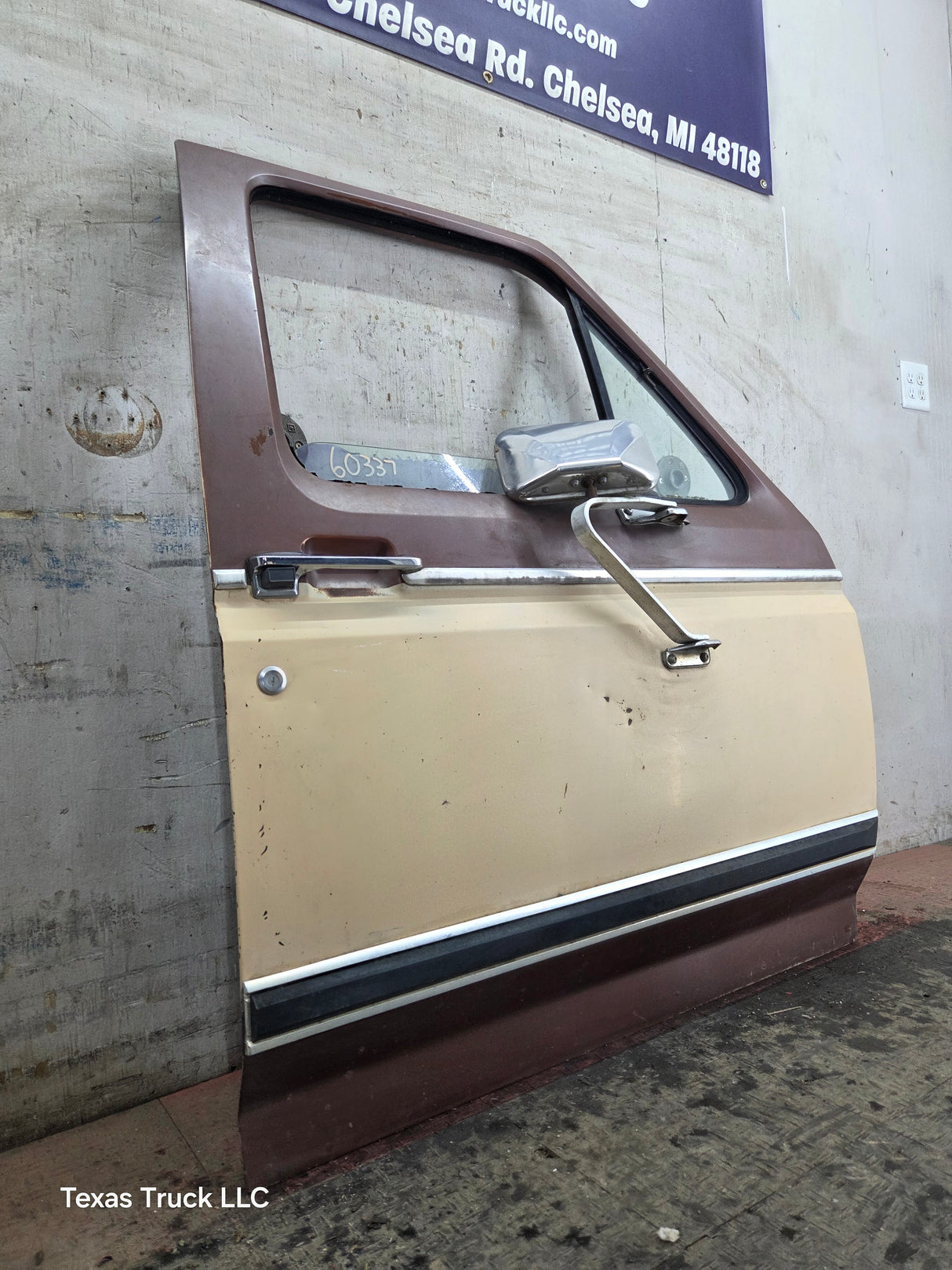 1980-1986 Ford F Series F250 F350 F450 F550 Passenger Side Front Door RH