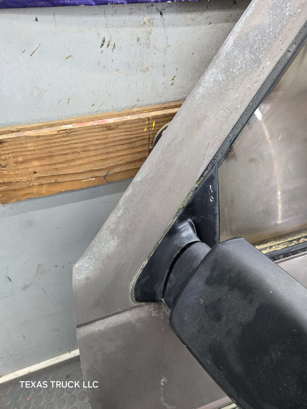 1988-2000 Chevrolet Silverado Suburban GMC Sierra LH Front Driver Side Door