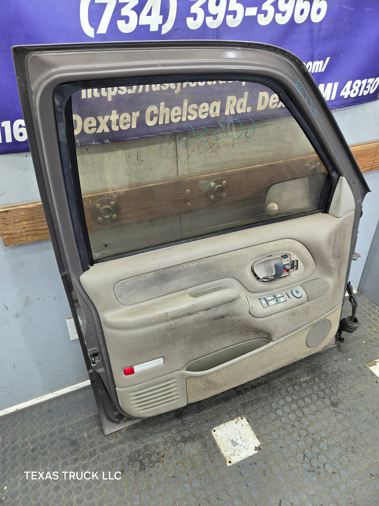 1988-2000 Chevrolet Silverado Suburban GMC Sierra LH Front Driver Side Door