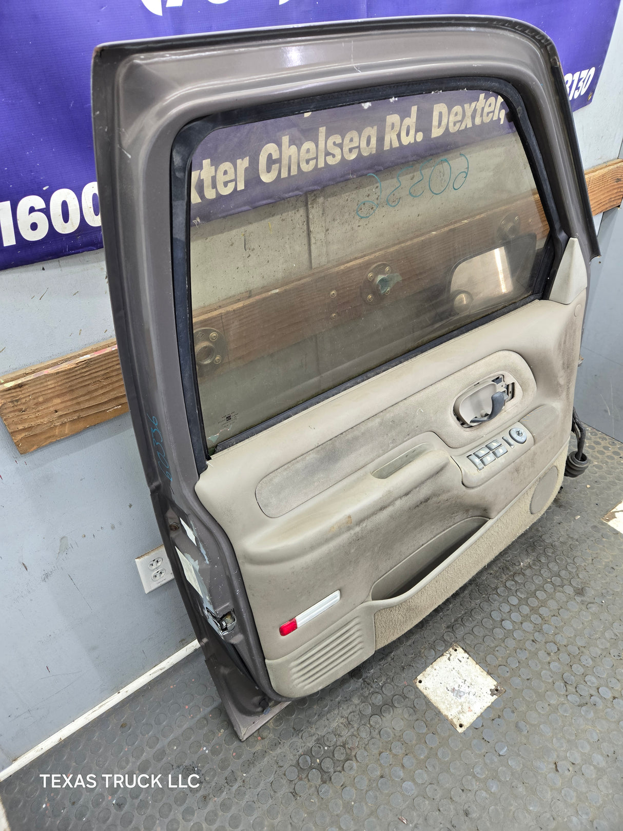 1988-2000 Chevrolet Silverado Suburban GMC Sierra LH Front Driver Side Door