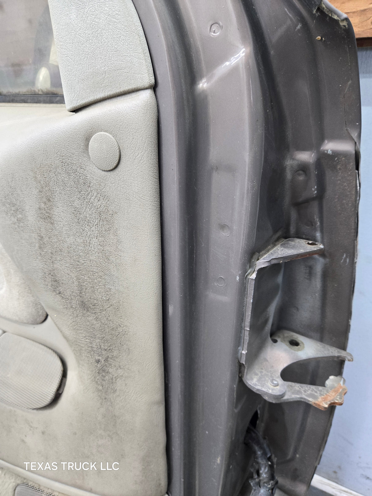 1988-2000 Chevrolet Silverado Suburban GMC Sierra LH Front Driver Side Door