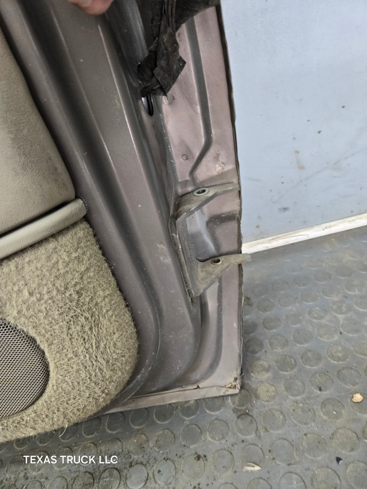 1988-2000 Chevrolet Silverado Suburban GMC Sierra LH Front Driver Side Door