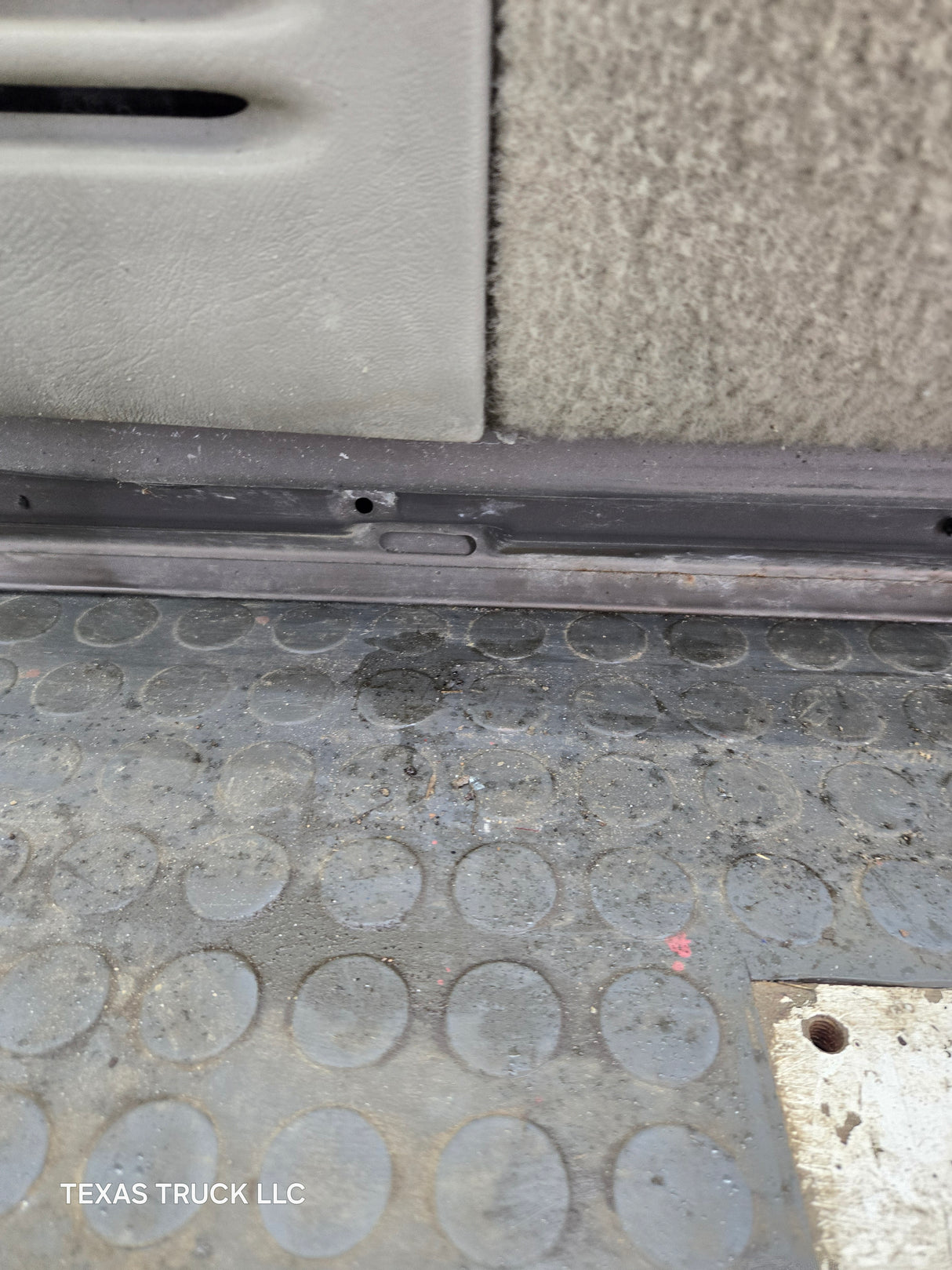 1988-2000 Chevrolet Silverado Suburban GMC Sierra LH Front Driver Side Door