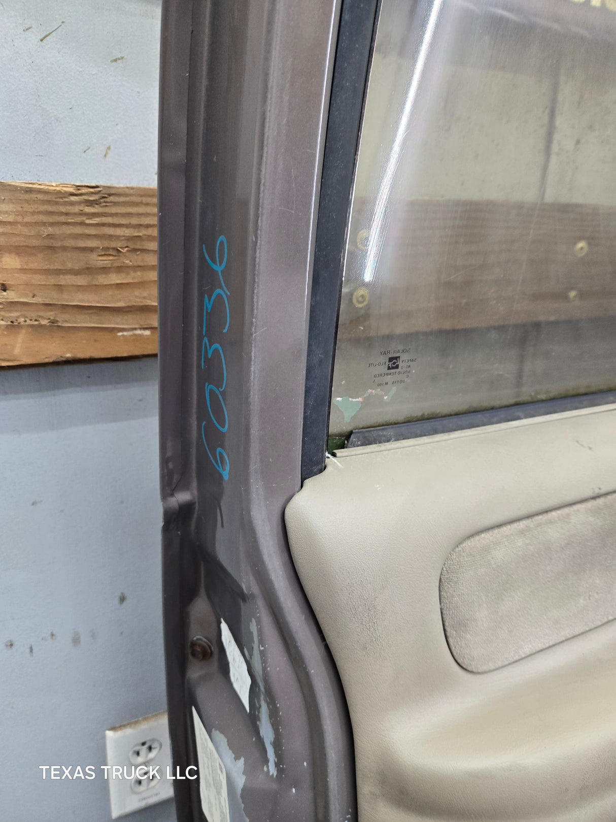 1988-2000 Chevrolet Silverado Suburban GMC Sierra LH Front Driver Side Door