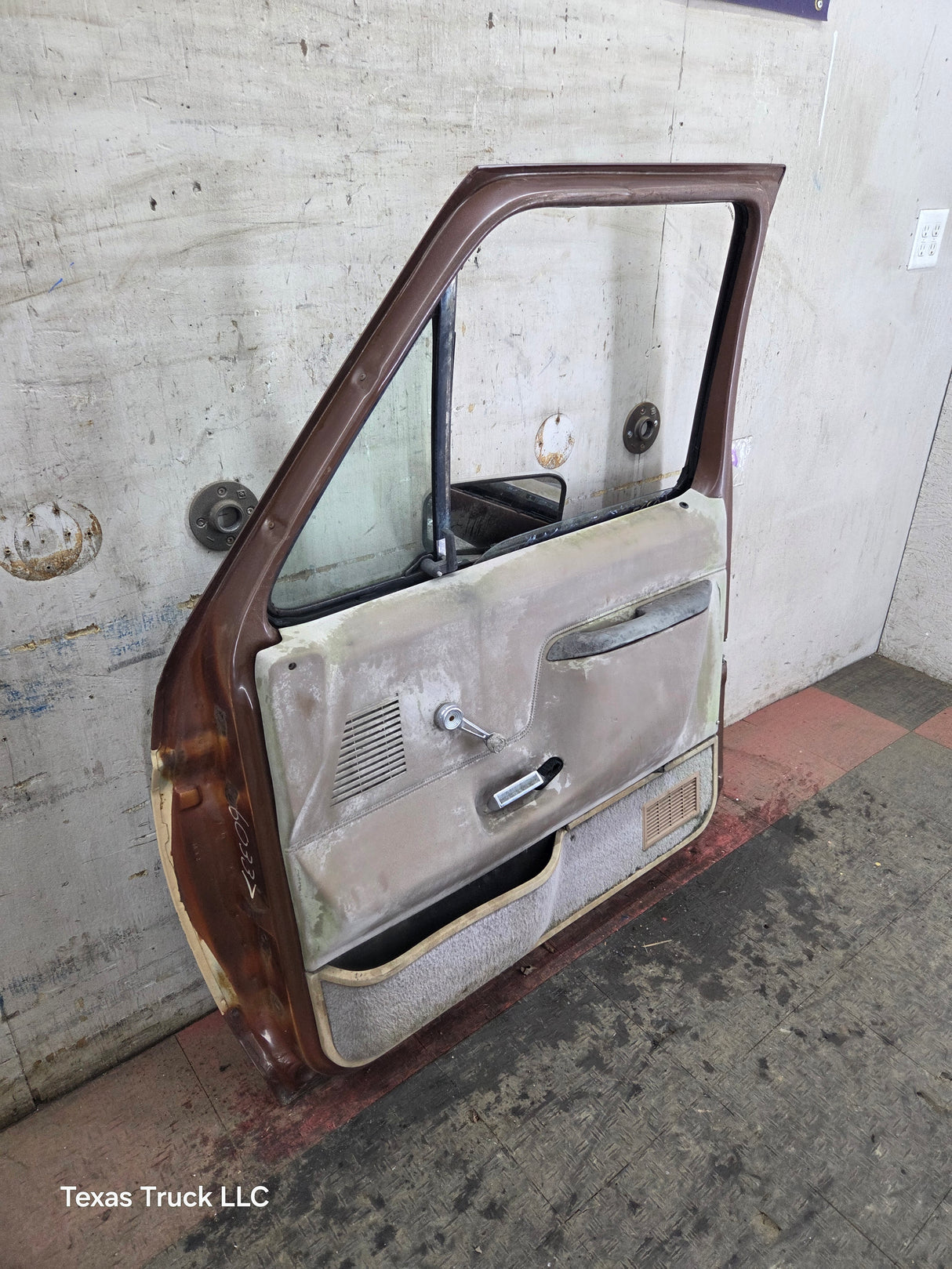 1980-1986 Ford F Series F250 F350 F450 F550 Passenger Side Front Door RH