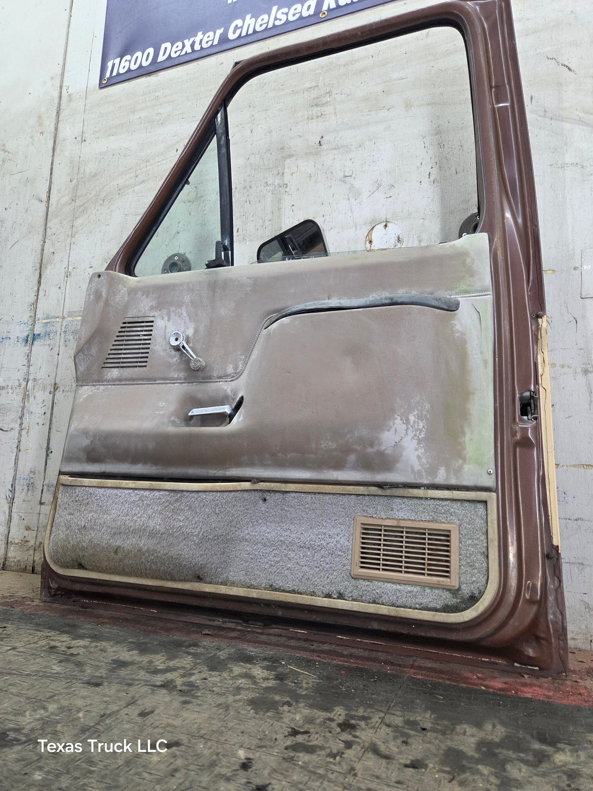 1980-1986 Ford F Series F250 F350 F450 F550 Passenger Side Front Door RH