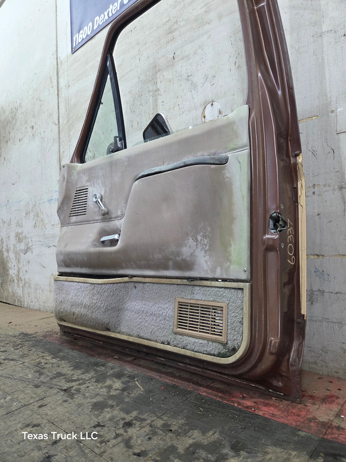 1980-1986 Ford F Series F250 F350 F450 F550 Passenger Side Front Door RH