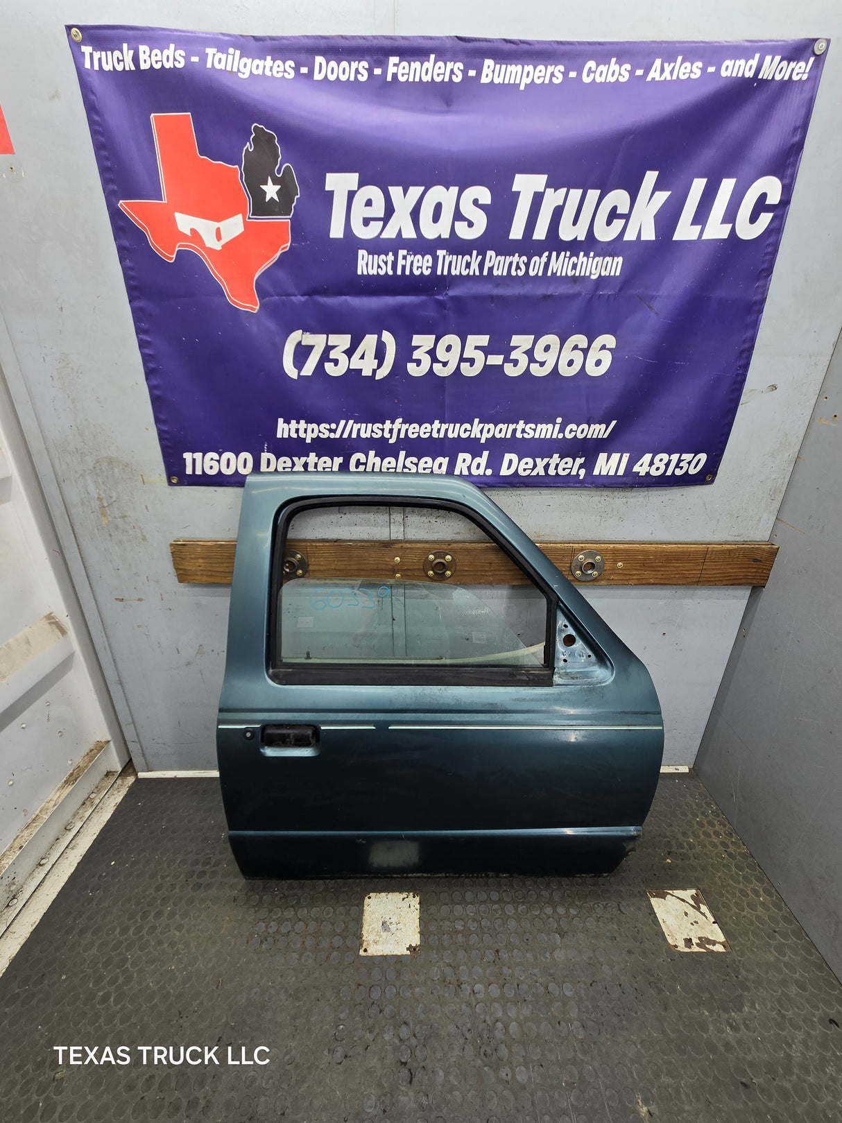 2003-2005 Ford Ranger Passenger Side Front Right Hand Door