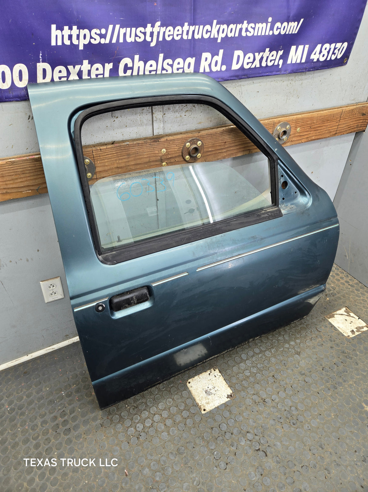 2003-2005 Ford Ranger Passenger Side Front Right Hand Door
