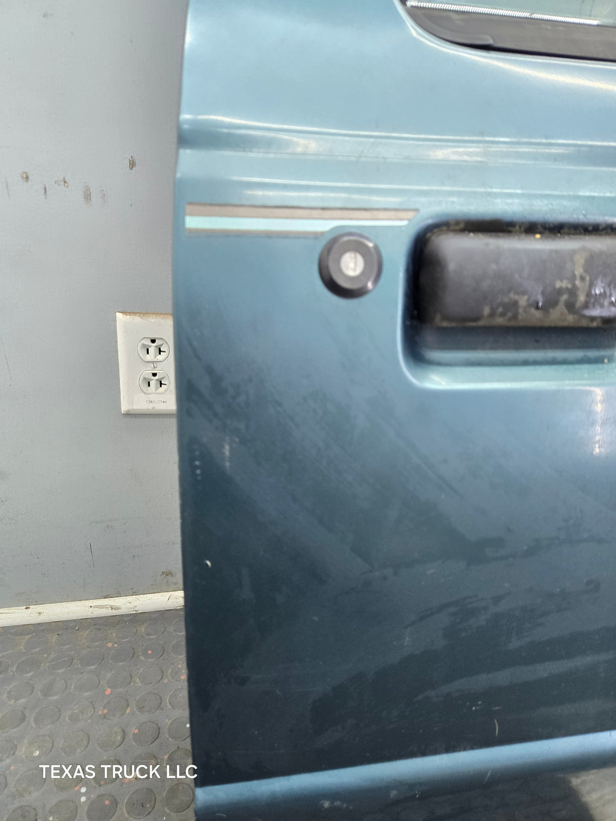 2003-2005 Ford Ranger Passenger Side Front Right Hand Door