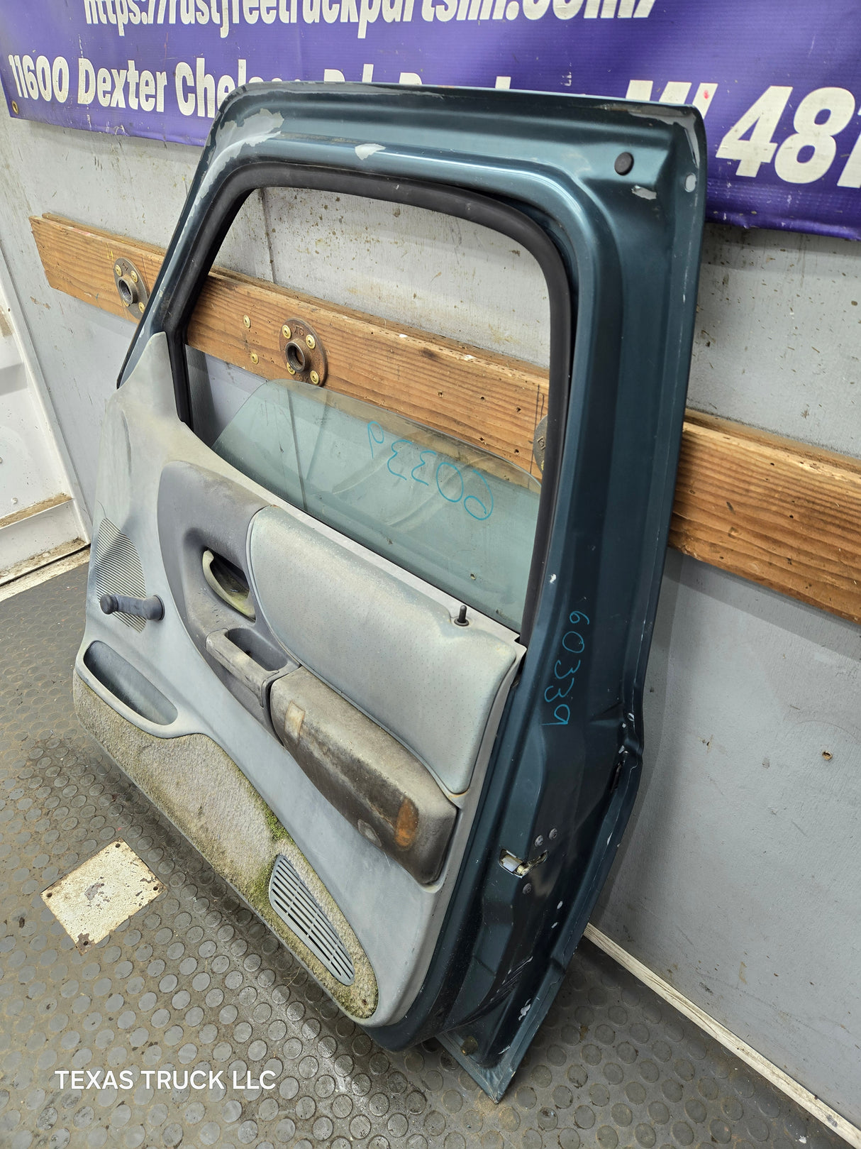 2003-2005 Ford Ranger Passenger Side Front Right Hand Door