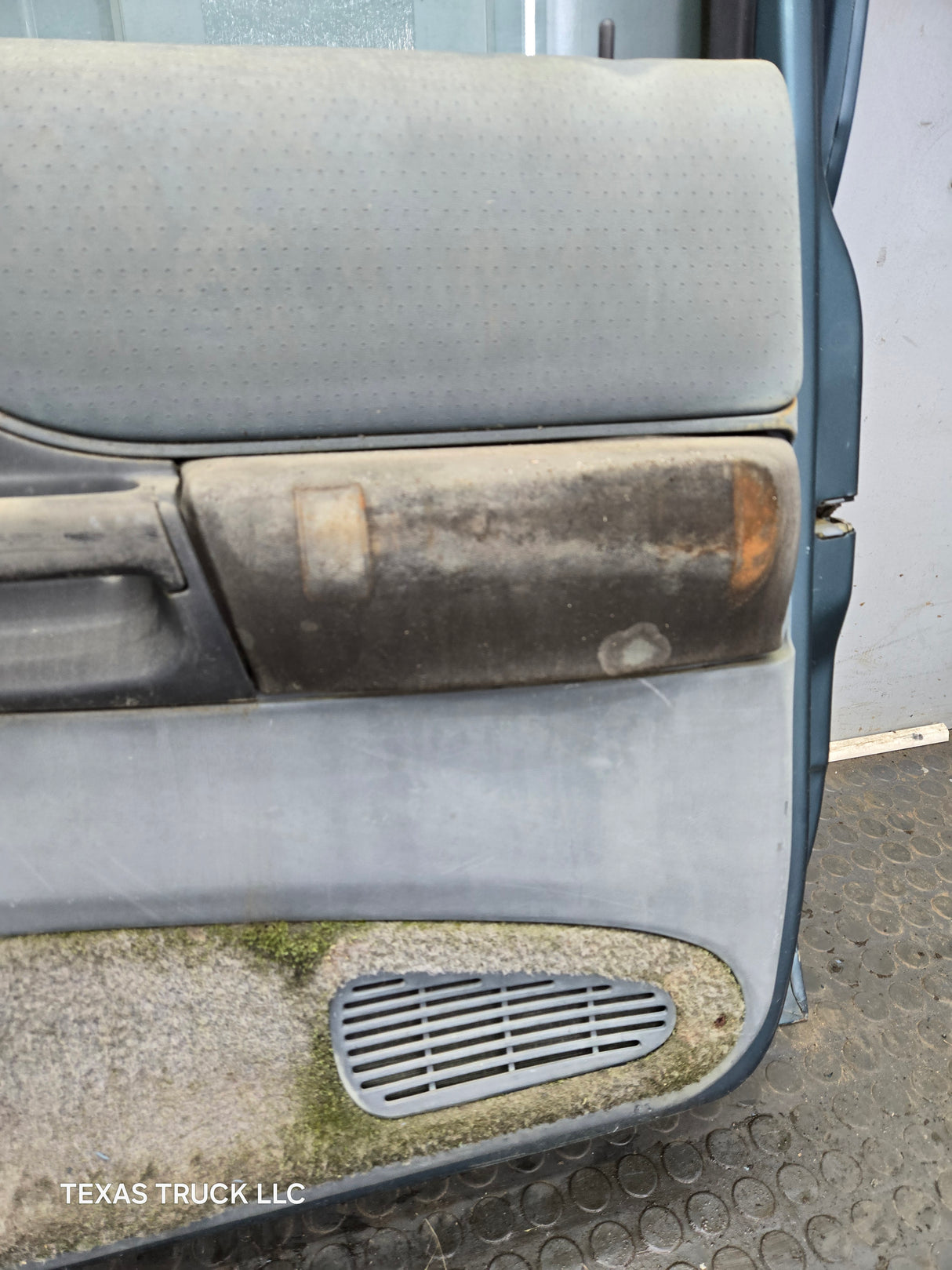 2003-2005 Ford Ranger Passenger Side Front Right Hand Door