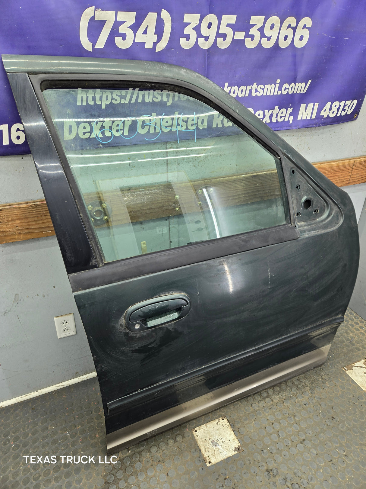 1997-2003 Ford F150 Crew Cab Passenger Side RH Front Door