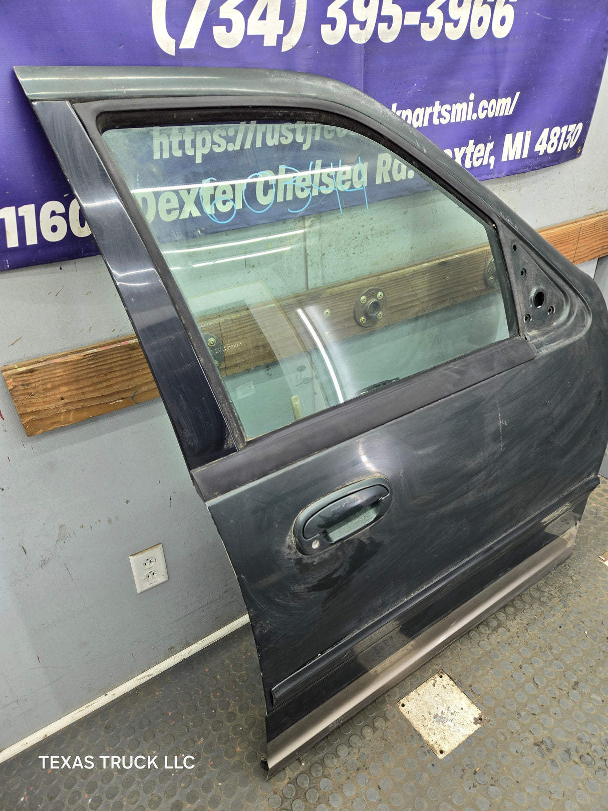 1997-2003 Ford F150 Crew Cab Passenger Side RH Front Door