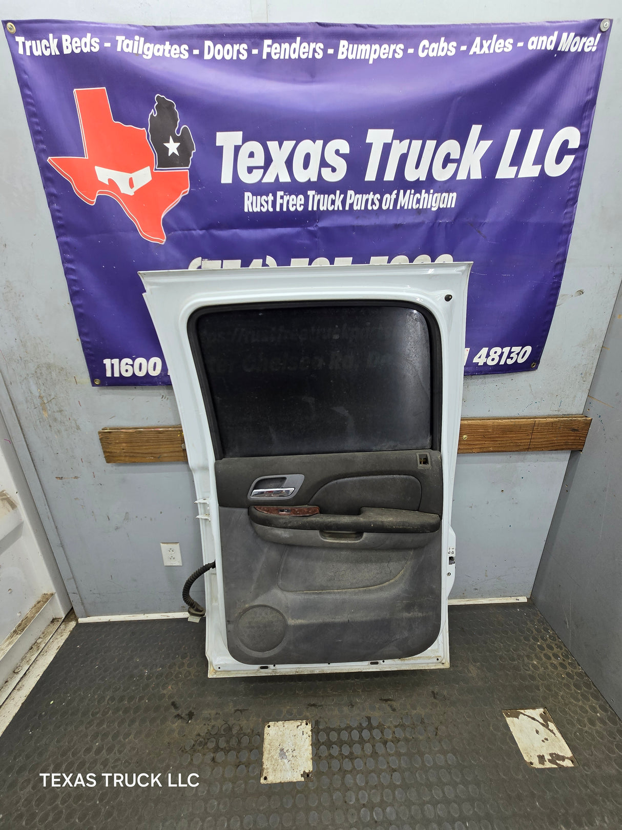 2007-2013 Chevrolet Silverado / GMC Sierra 1500 2500 3500 HD Crew Cab RH Passenger Side Rear Door