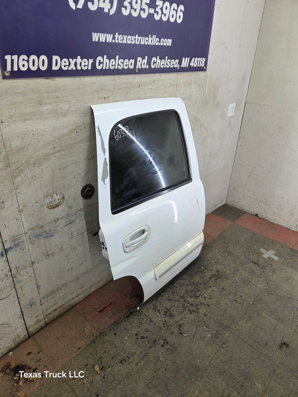 2001-2006 Chevrolet Tahoe / GMC Yukon 1500 2500HD Rear Passenger side rear door RH