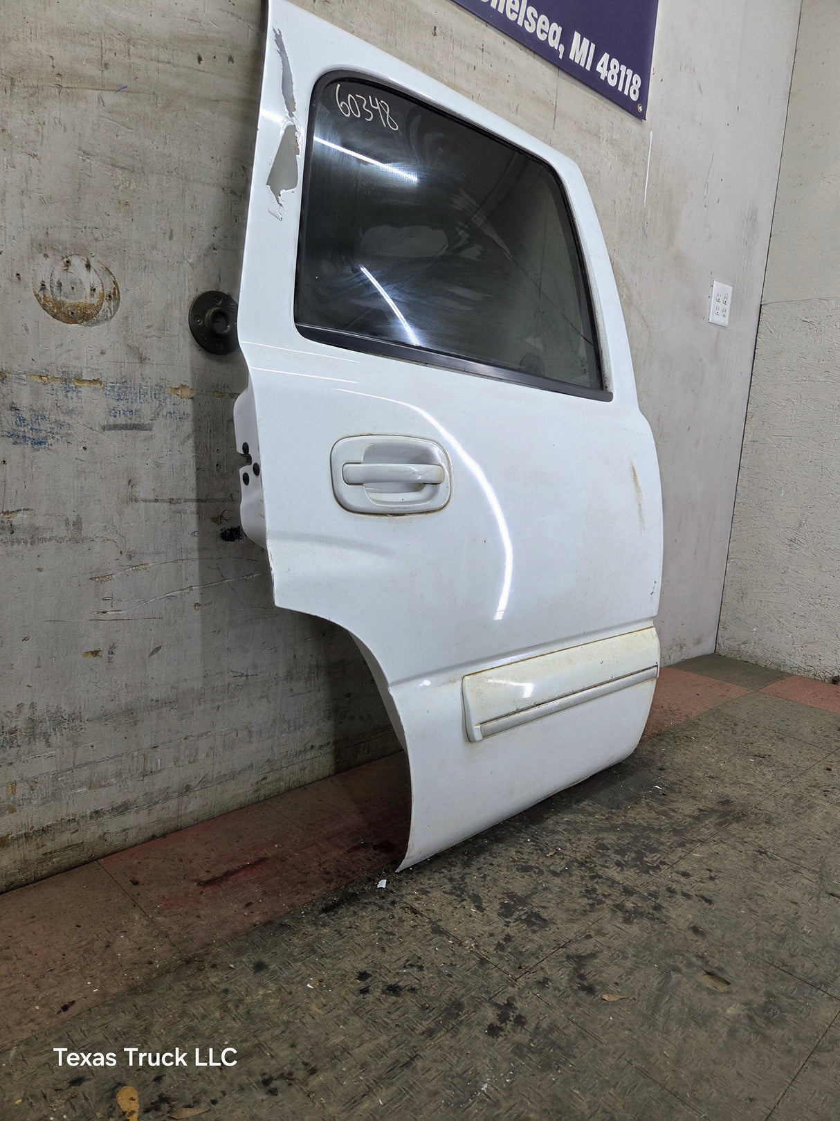 2001-2006 Chevrolet Tahoe / GMC Yukon 1500 2500HD Rear Passenger side rear door RH
