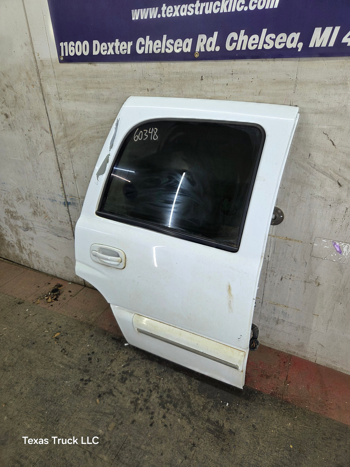 2001-2006 Chevrolet Tahoe / GMC Yukon 1500 2500HD Rear Passenger side rear door RH