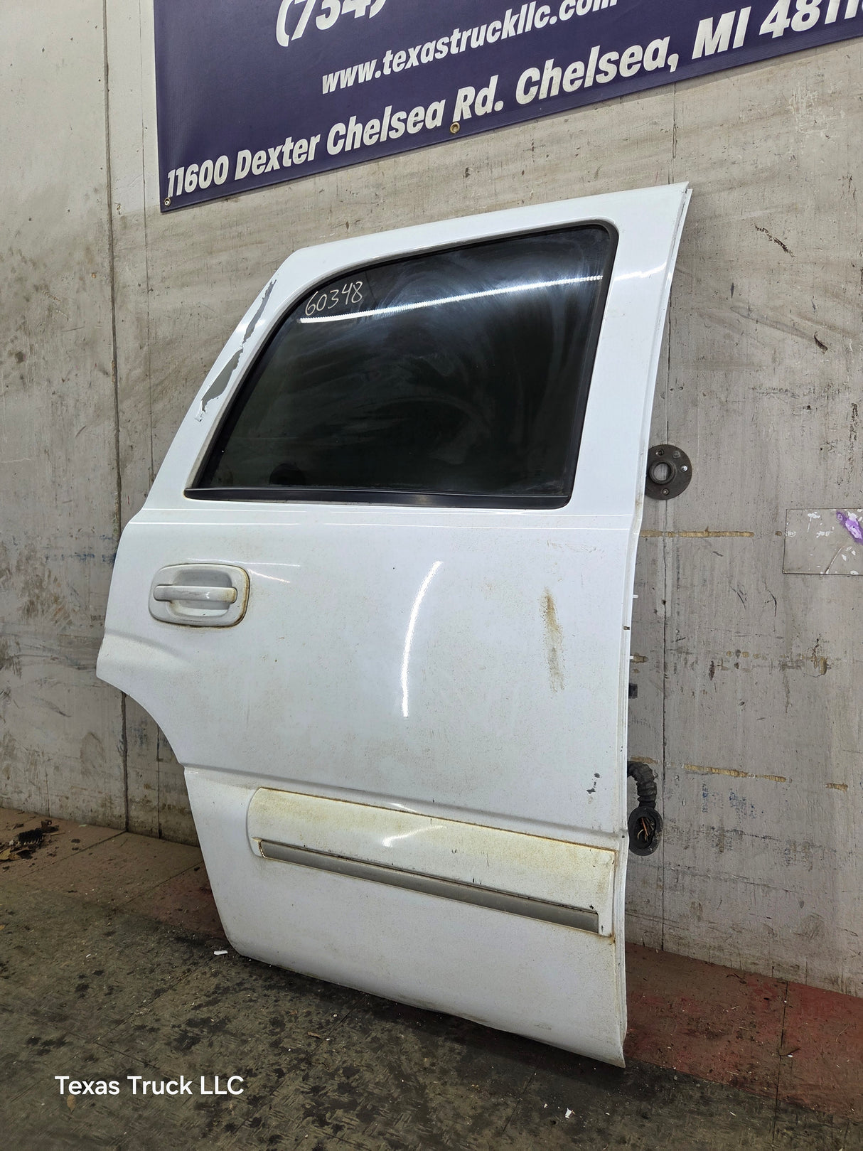 2001-2006 Chevrolet Tahoe / GMC Yukon 1500 2500HD Rear Passenger side rear door RH