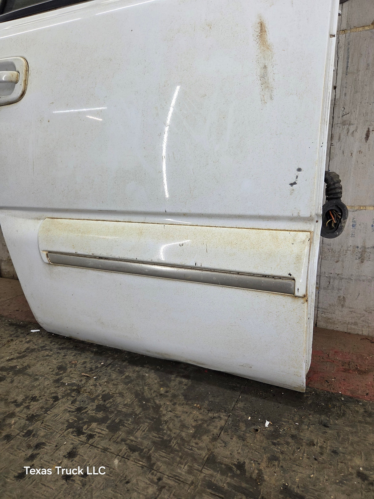 2001-2006 Chevrolet Tahoe / GMC Yukon 1500 2500HD Rear Passenger side rear door RH