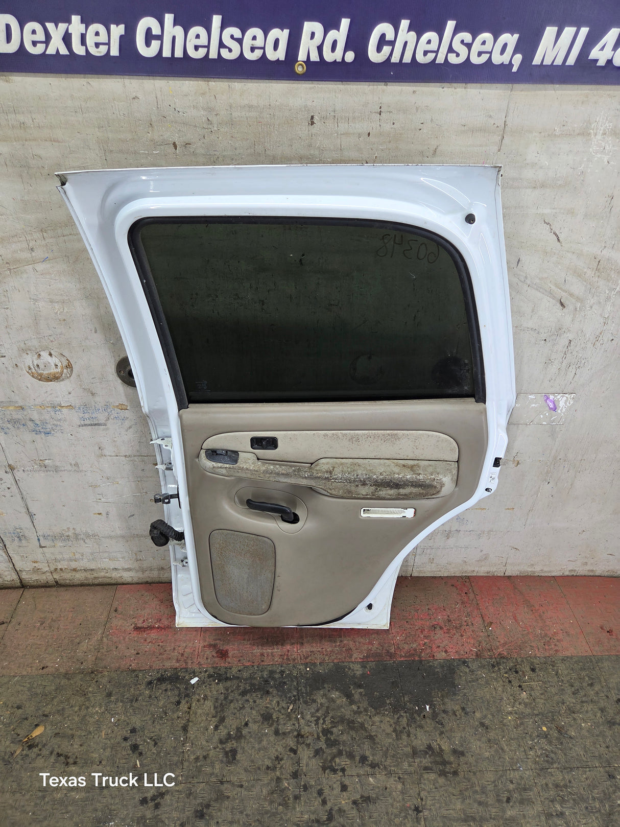 2001-2006 Chevrolet Tahoe / GMC Yukon 1500 2500HD Rear Passenger side rear door RH