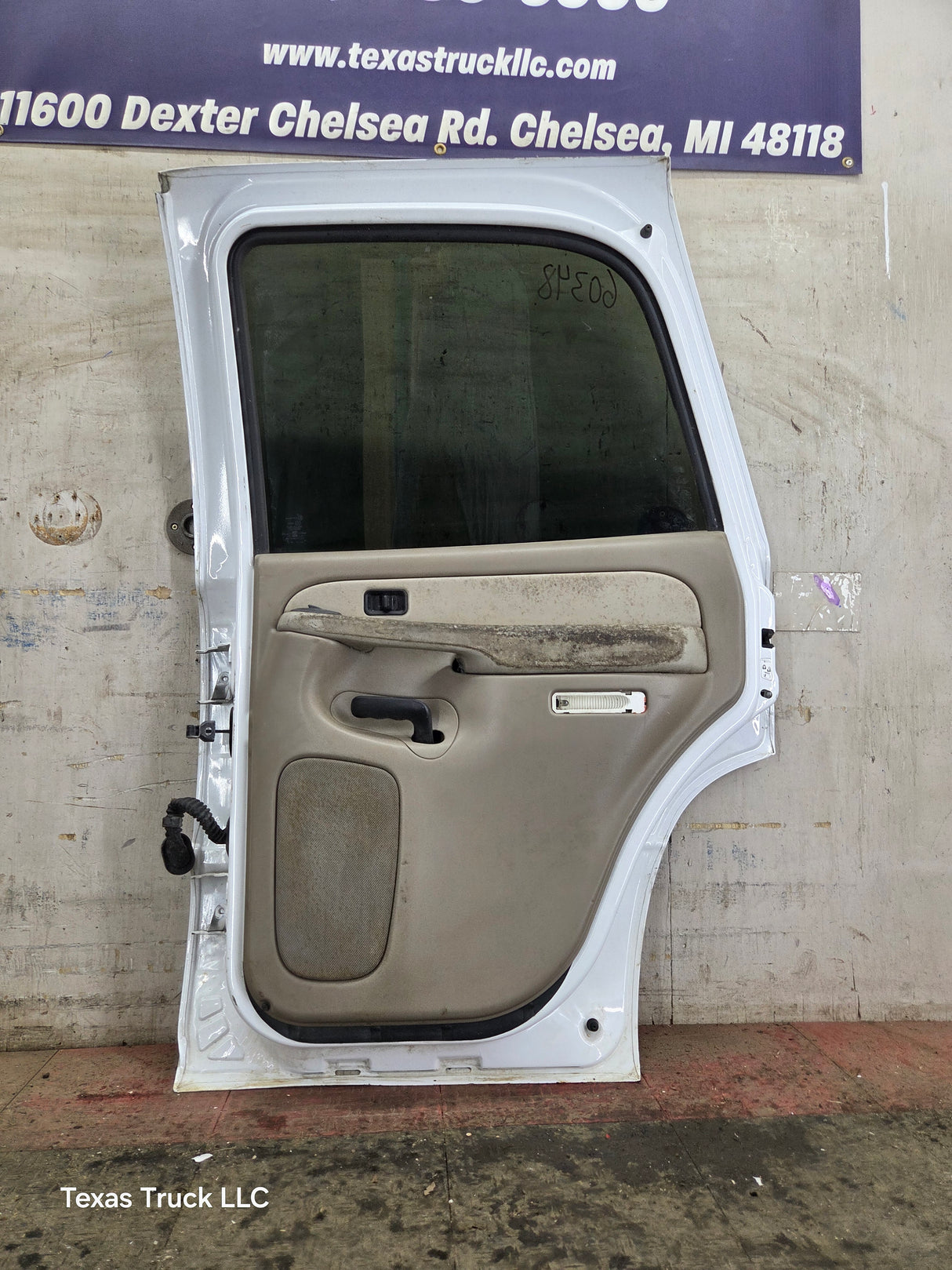 2001-2006 Chevrolet Tahoe / GMC Yukon 1500 2500HD Rear Passenger side rear door RH